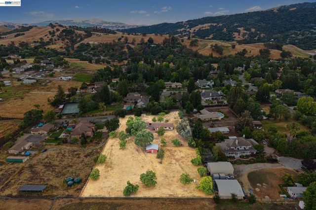744 Mockingbird Ln, Pleasanton, CA 94566
