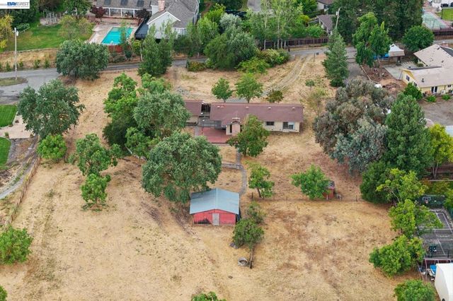 744 Mockingbird Ln, Pleasanton, CA 94566