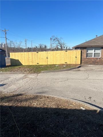 1715 W Olrich Street, Rogers, AR 72758