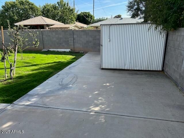 2227 W KEIM Drive, Phoenix, AZ 85015