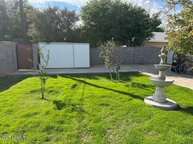 2227 W KEIM Drive, Phoenix, AZ 85015