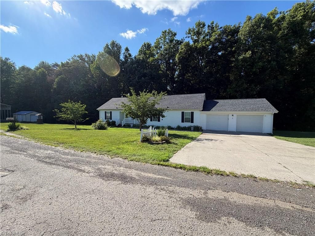 3826 Running Deer Road, Jonesville, NC 28642