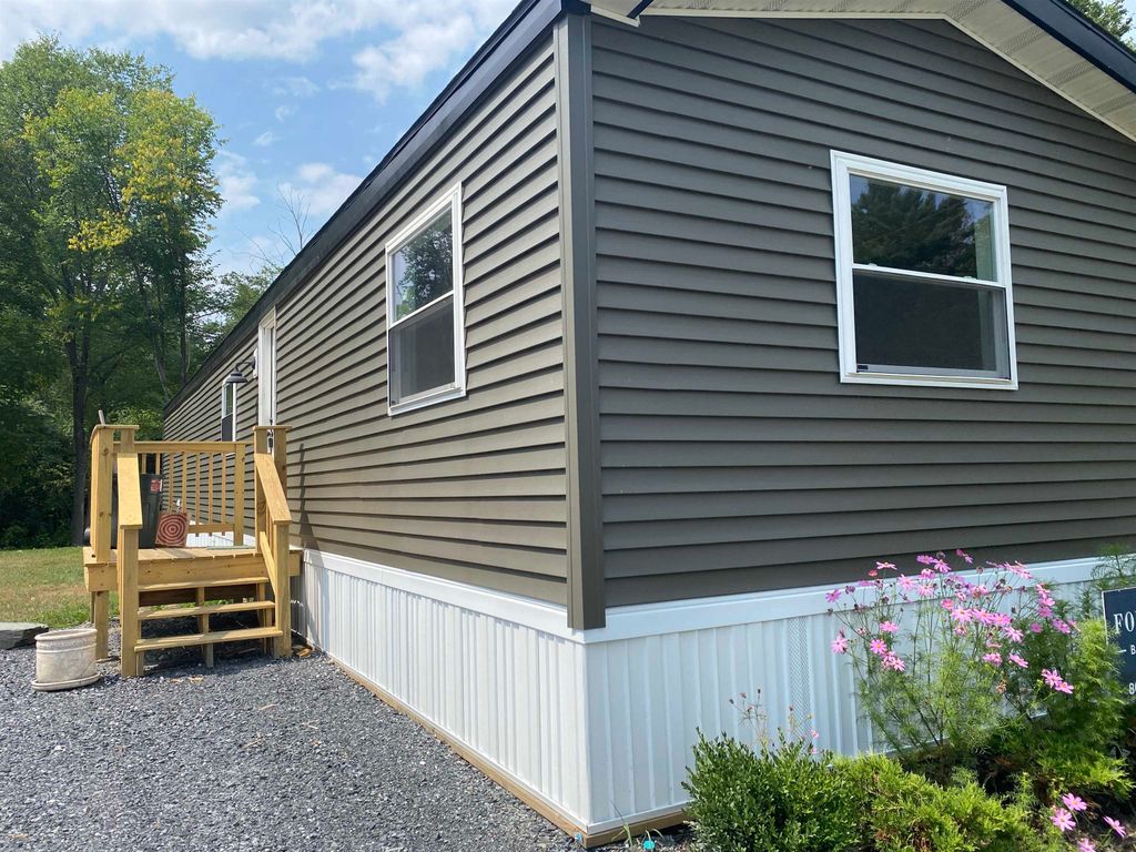 81 Cramton Rd 11, Castleton, VT 05735