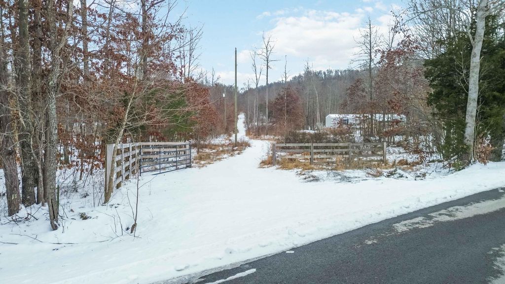 4430 Pine Grove Rd, Crab Orchard, KY 40419