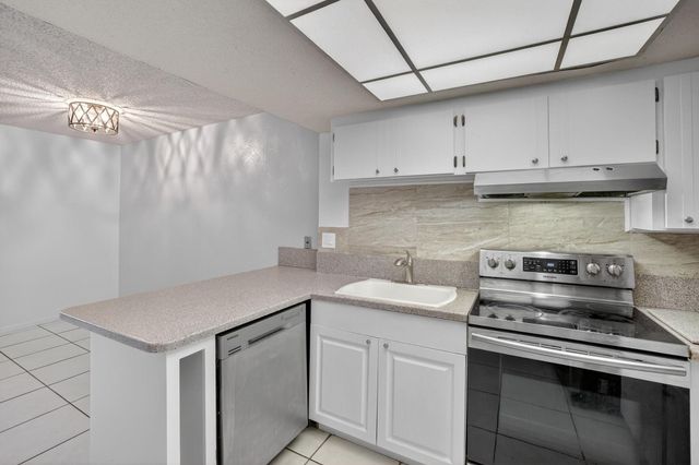 16 Toledo Ct 3-38, Davie, FL 33324