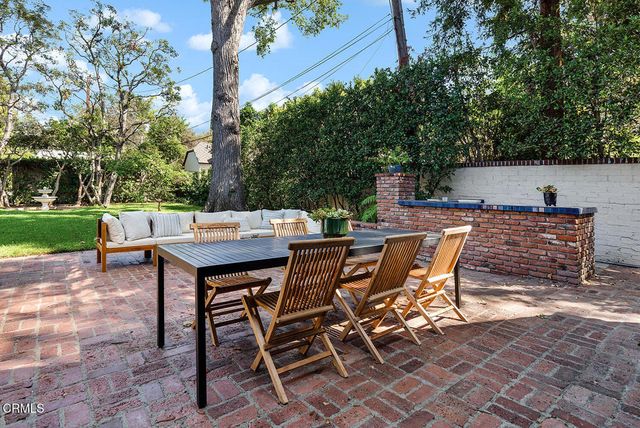 874 S Arroyo Boulevard, Pasadena, CA 91105