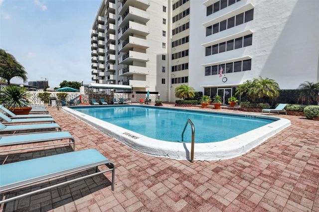 401 Golden Isles Dr 208, Hallandale Beach, FL 33009