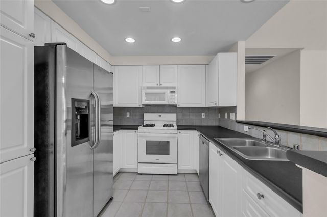 15 Scarlet Woods Court, The Woodlands, TX 77380