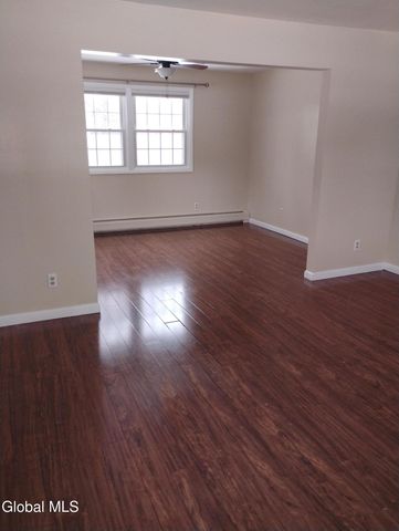 11 Sugar Plum Ridge, Clifton Park, NY 12065