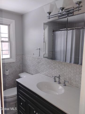 11 Sugar Plum Ridge, Clifton Park, NY 12065