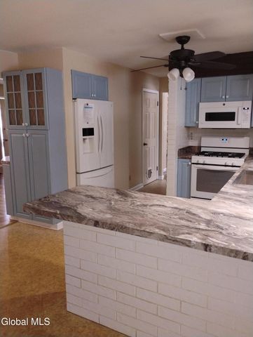 11 Sugar Plum Ridge, Clifton Park, NY 12065