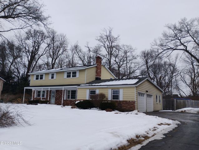 11 Sugar Plum Ridge, Clifton Park, NY 12065