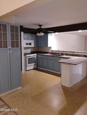 11 Sugar Plum Ridge, Clifton Park, NY 12065