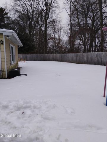 11 Sugar Plum Ridge, Clifton Park, NY 12065