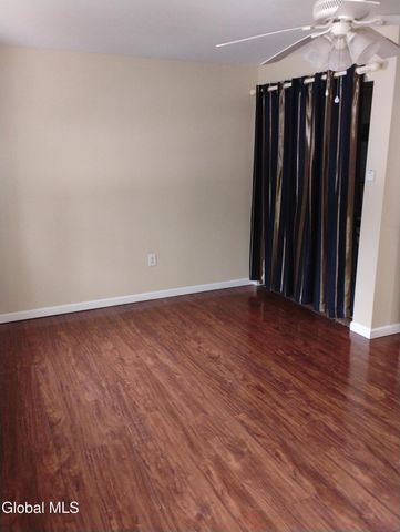 11 Sugar Plum Ridge, Clifton Park, NY 12065