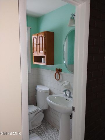 11 Sugar Plum Ridge, Clifton Park, NY 12065