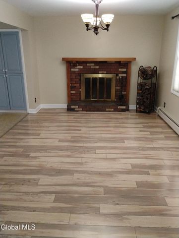 11 Sugar Plum Ridge, Clifton Park, NY 12065