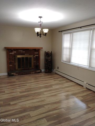 11 Sugar Plum Ridge, Clifton Park, NY 12065