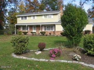 11 Sugar Plum Ridge, Clifton Park, NY 12065