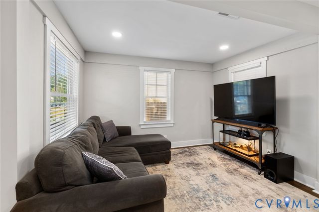 911 Hill Top Dr, Richmond, VA 23225