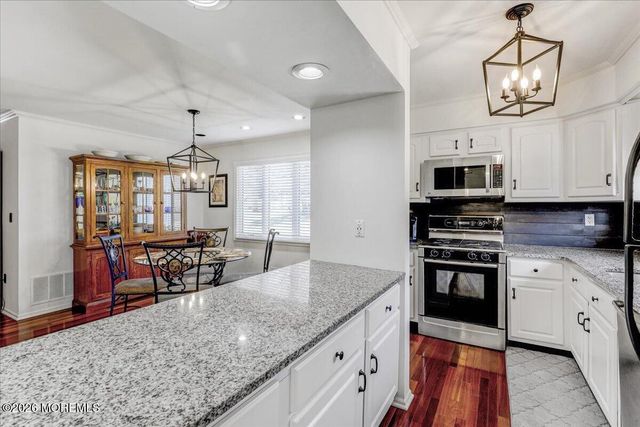 5 Chelsea Court, Parlin, NJ 08859