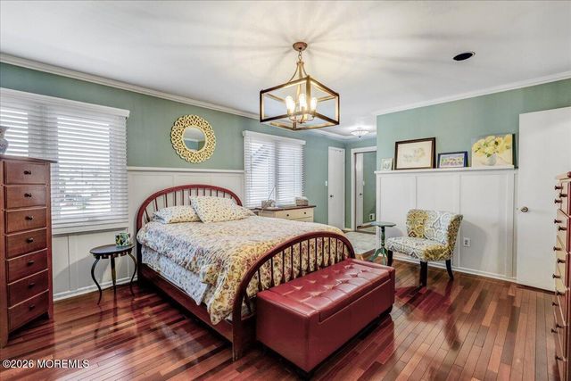 5 Chelsea Court, Parlin, NJ 08859