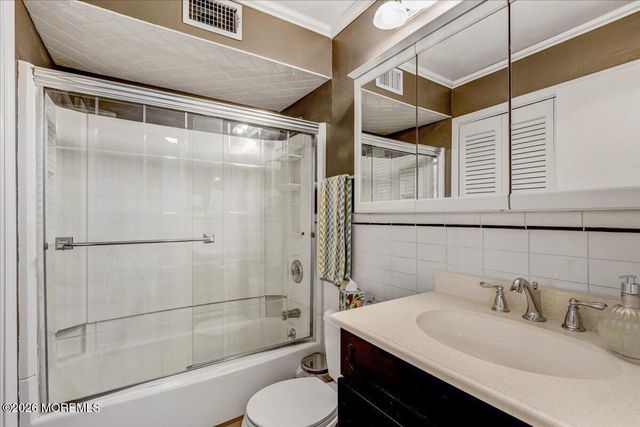 5 Chelsea Court, Parlin, NJ 08859