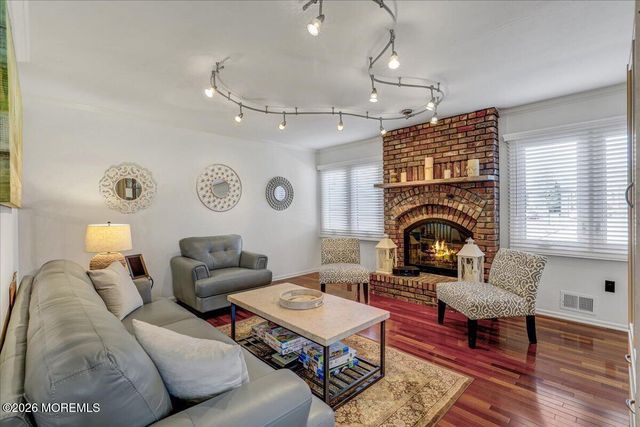 5 Chelsea Court, Parlin, NJ 08859