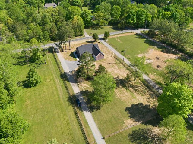 8347 Horseshoe Rd, Cross Plains, TN 37049