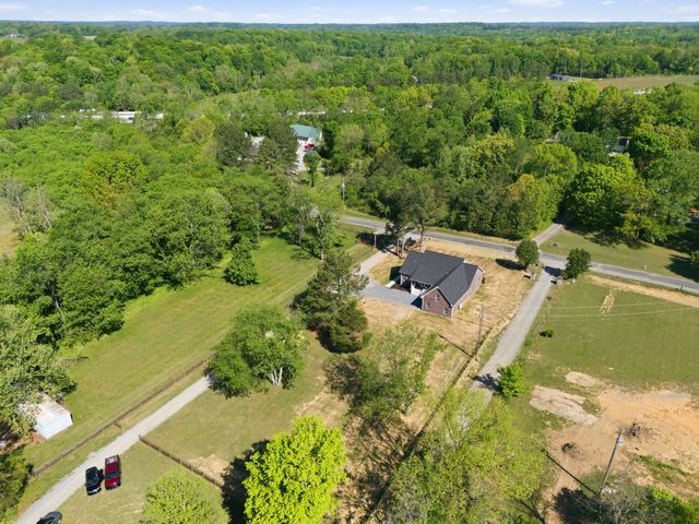 8347 Horseshoe Rd, Cross Plains, TN 37049