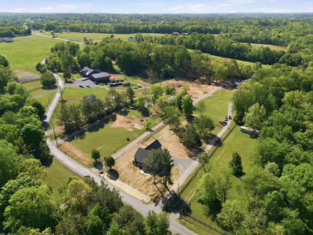 8347 Horseshoe Rd, Cross Plains, TN 37049