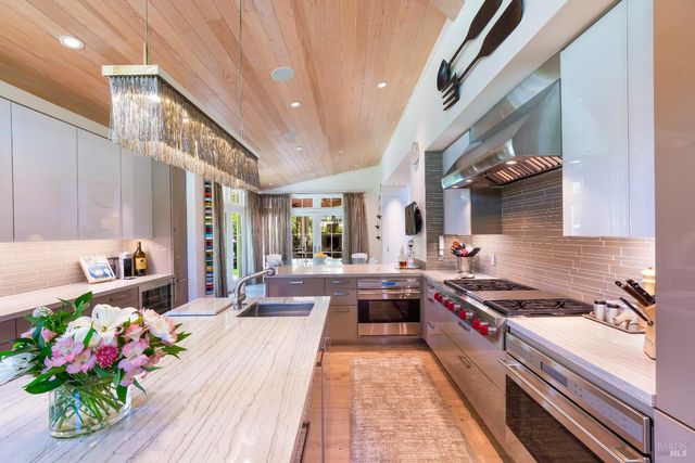 1551 Spring St, St. Helena, CA 94574