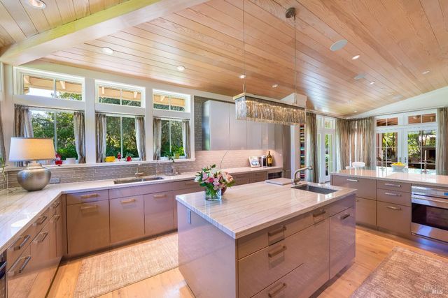 1551 Spring St, St. Helena, CA 94574