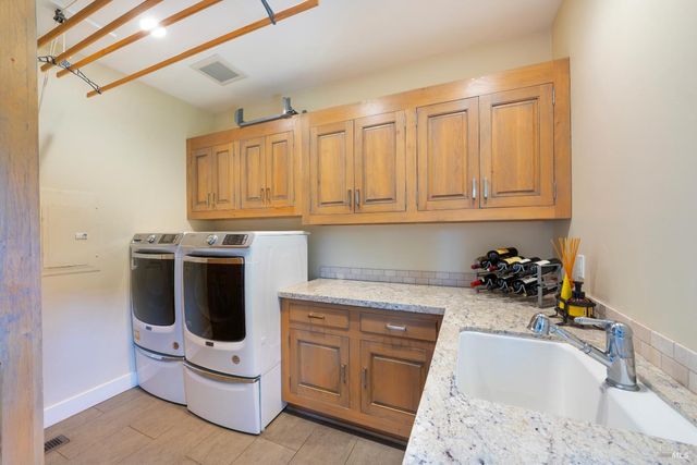 1551 Spring St, St. Helena, CA 94574