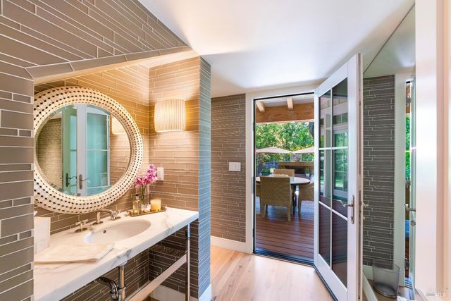 1551 Spring St, St. Helena, CA 94574