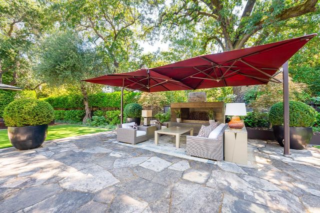 1551 Spring St, St. Helena, CA 94574