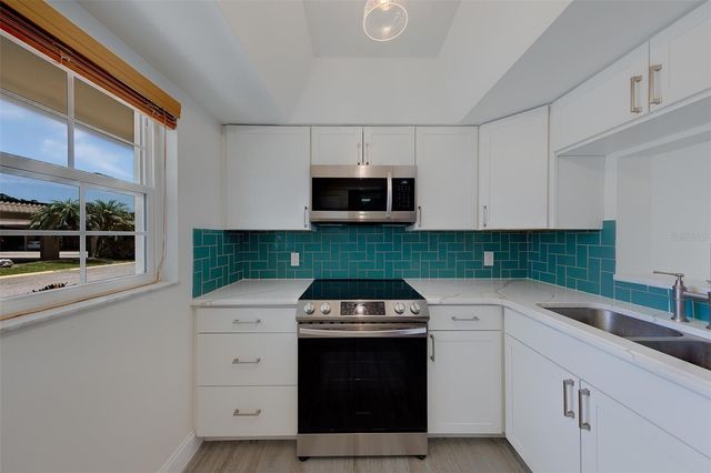 10215 REGAL DRIVE 4, Largo, FL 33774