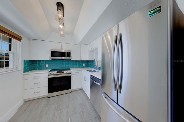 10215 REGAL DRIVE 4, Largo, FL 33774