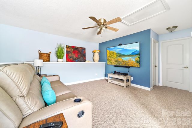 2044 Middleton Farm Drive, Belmont, NC 28012