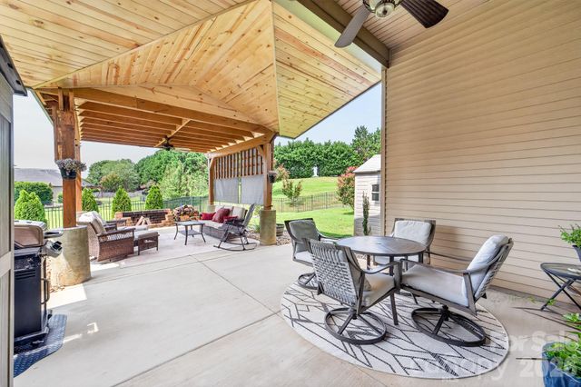 2044 Middleton Farm Drive, Belmont, NC 28012