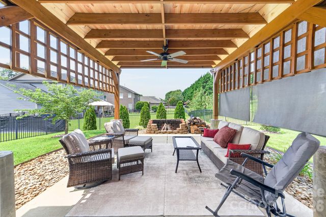 2044 Middleton Farm Drive, Belmont, NC 28012