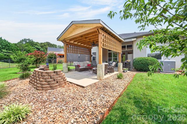 2044 Middleton Farm Drive, Belmont, NC 28012
