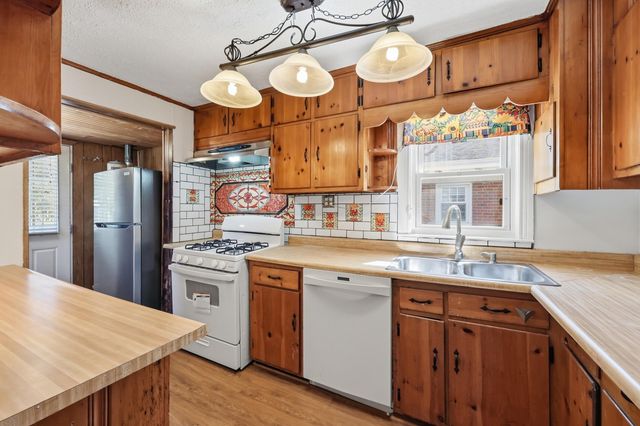 114 Pin Oak Drive, Lexington, KY 40503