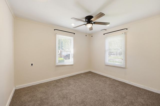 114 Pin Oak Drive, Lexington, KY 40503