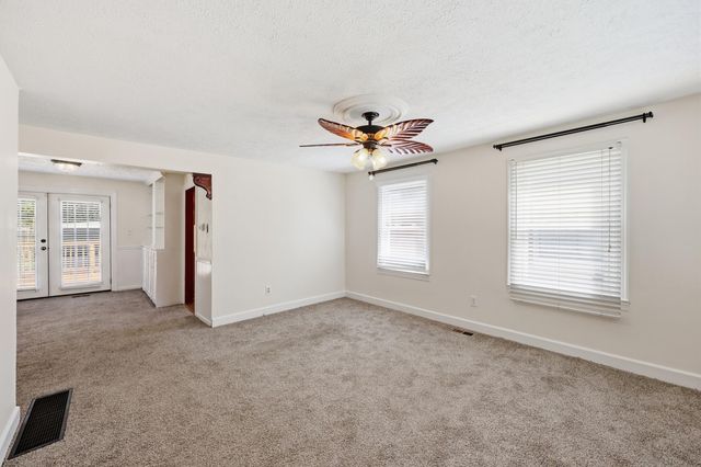 114 Pin Oak Drive, Lexington, KY 40503