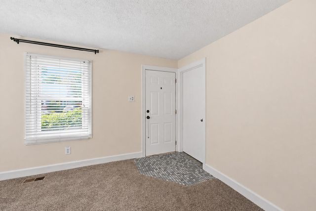 114 Pin Oak Drive, Lexington, KY 40503