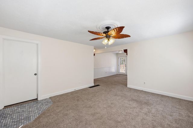 114 Pin Oak Drive, Lexington, KY 40503