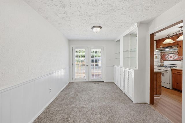 114 Pin Oak Drive, Lexington, KY 40503