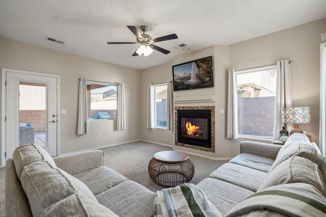 2490 Desert Sky Street SW, Los Lunas, NM 87031