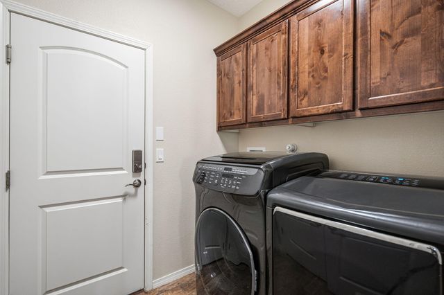 2490 Desert Sky Street SW, Los Lunas, NM 87031